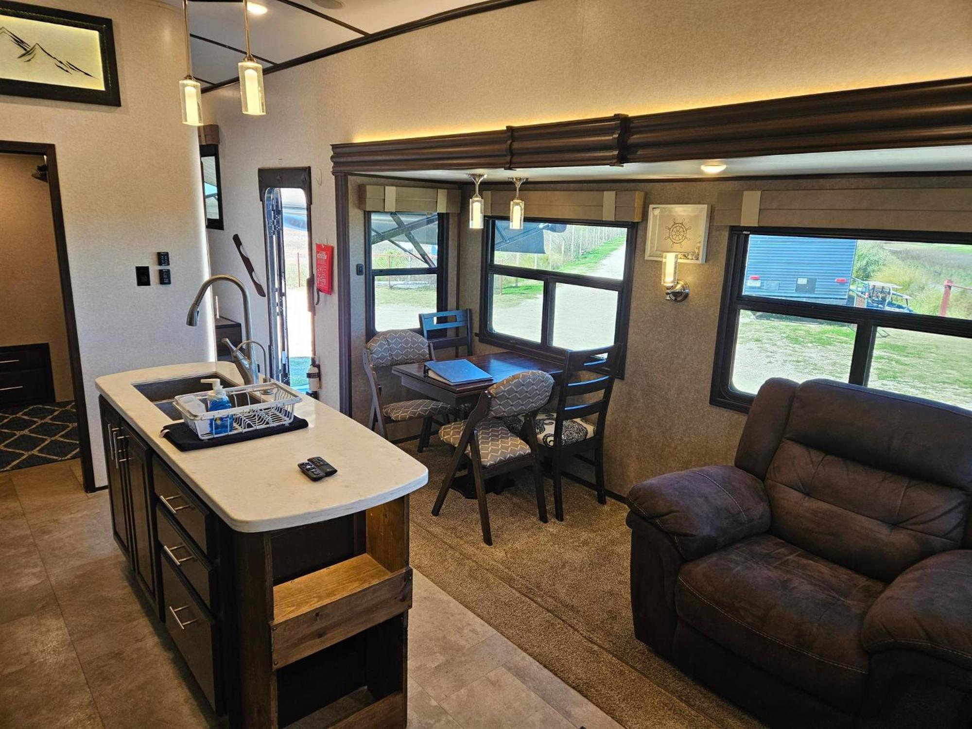 Hailey'S Beach-N-Bay Rv Resort Gilchrist Exterior photo